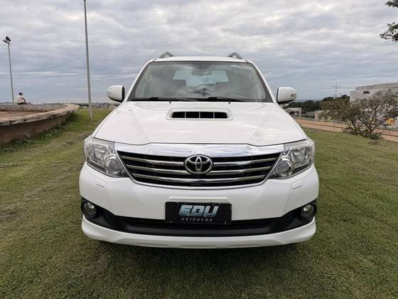 TOYOTA HILUX SW4 3.0 SRV 4X4 16V TURBO INTERCOOLER DIESEL 4P AUTOMÁTICO